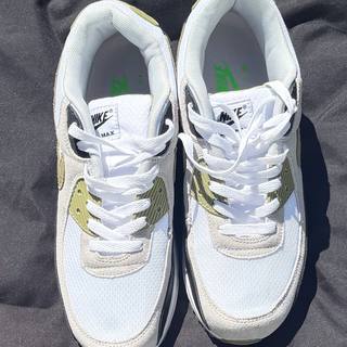 Air Max 90 Neutral Olive from above showing the green insole logo
